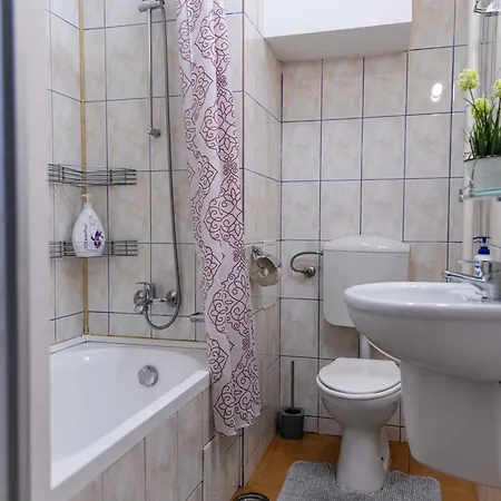 Color Regina Elisabeta 23