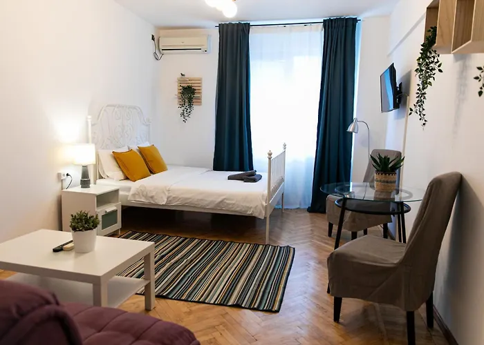 Color Regina Elisabeta 23